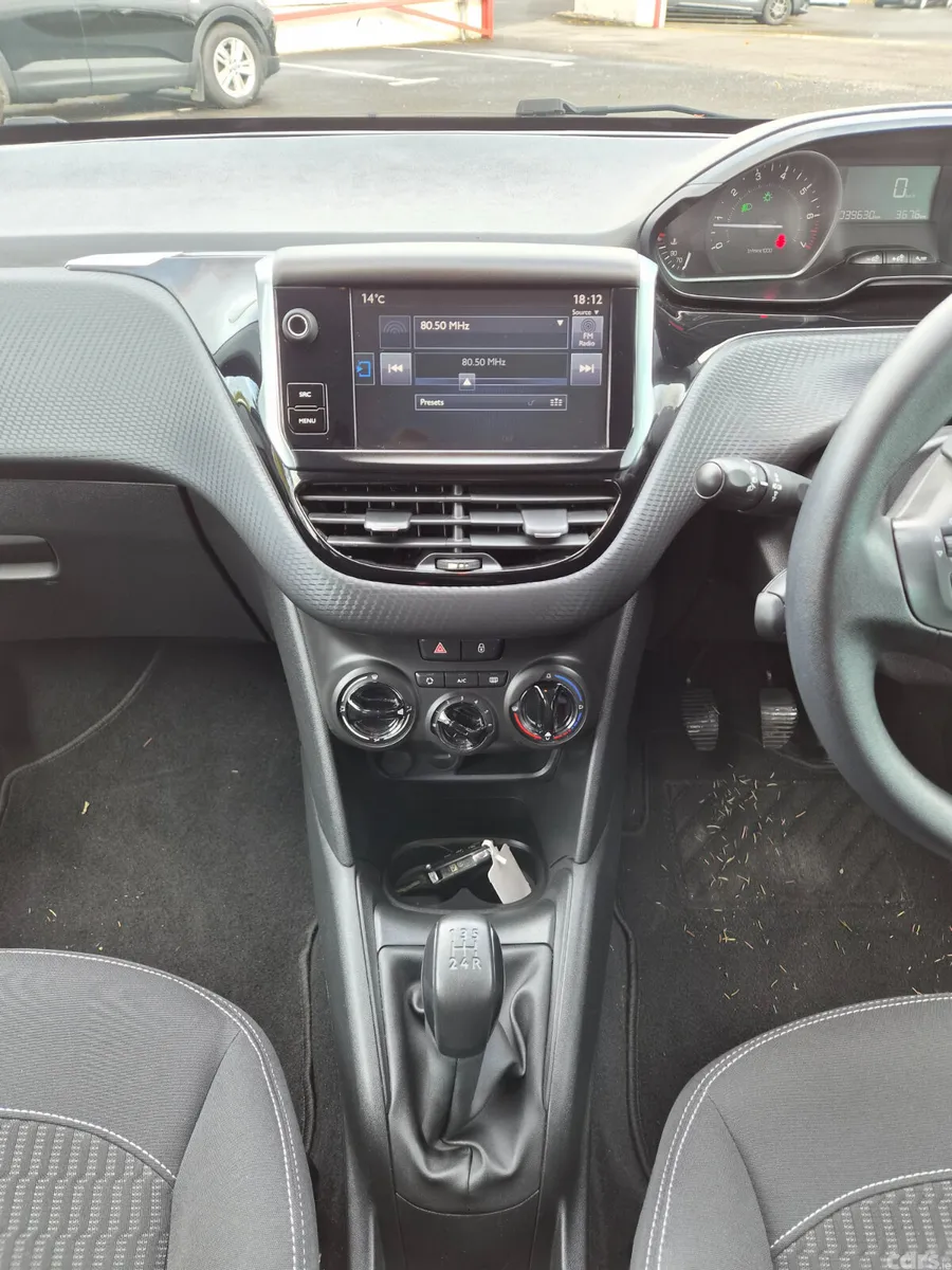 Peugeot 208 Hatchback, Petrol, 2017, Blue