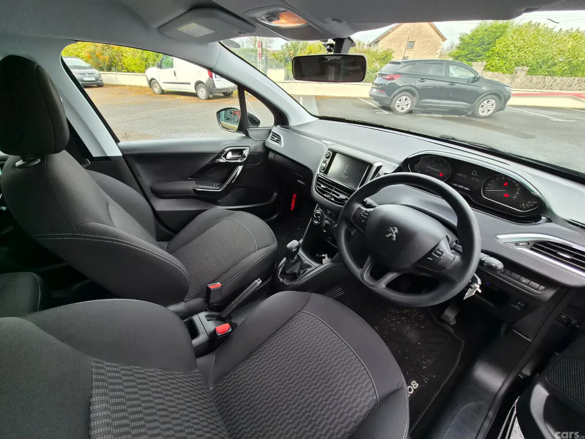 Peugeot 208 Hatchback, Petrol, 2017, Blue