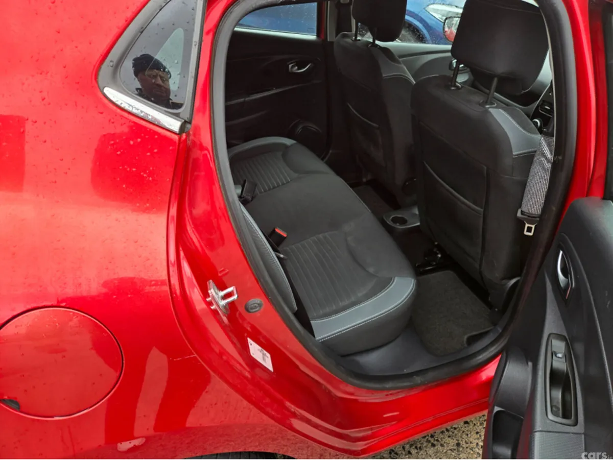Renault Clio Hatchback, Diesel, 2017, Red