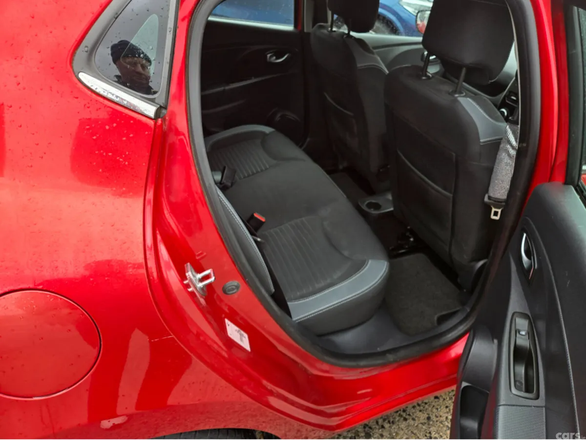 Renault Clio Hatchback, Diesel, 2017, Red