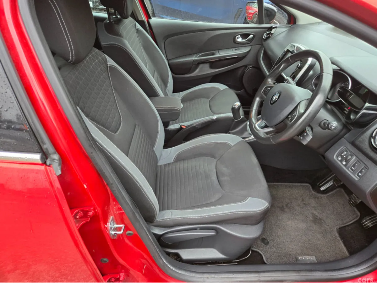 Renault Clio Hatchback, Diesel, 2017, Red