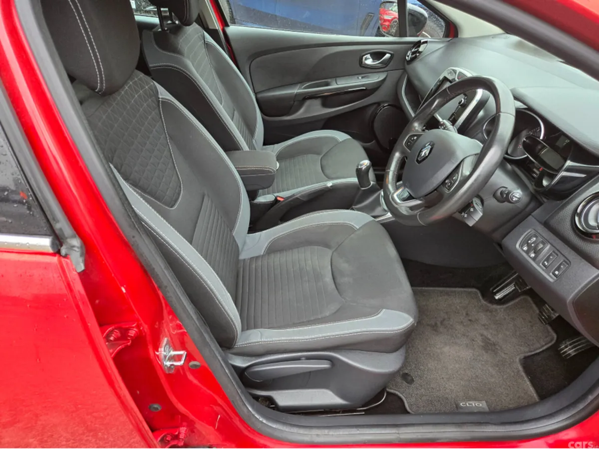 Renault Clio Hatchback, Diesel, 2017, Red