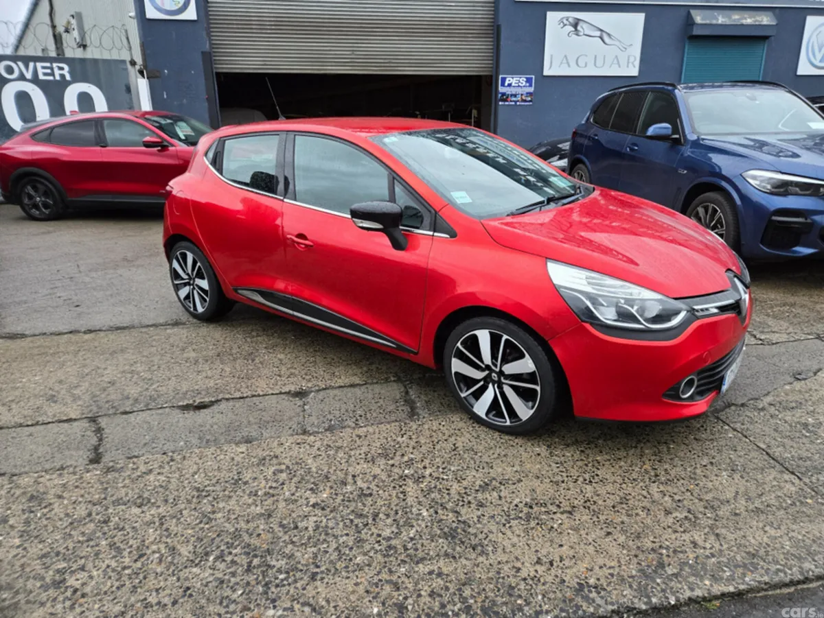 Renault Clio Hatchback, Diesel, 2017, Red