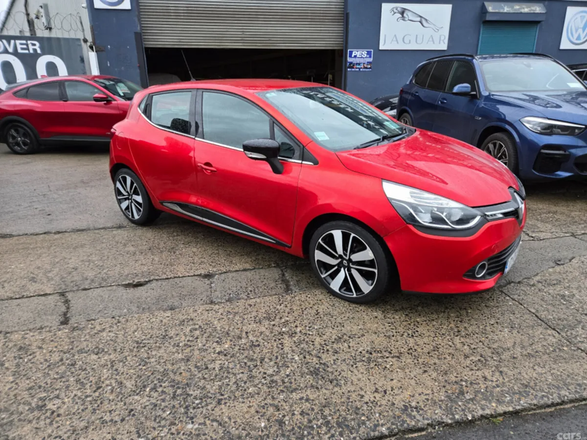Renault Clio Hatchback, Diesel, 2017, Red
