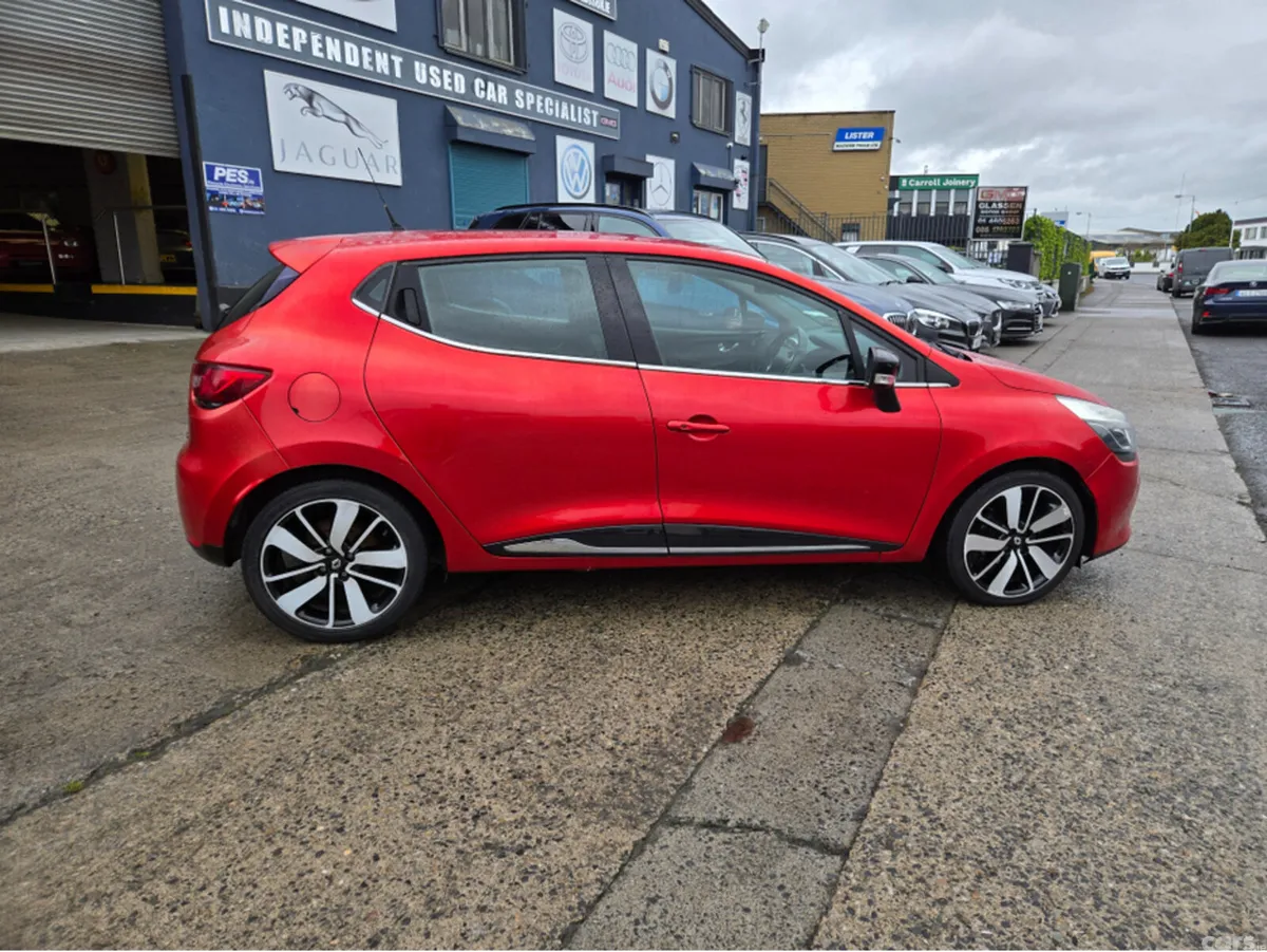 Renault Clio Hatchback, Diesel, 2017, Red