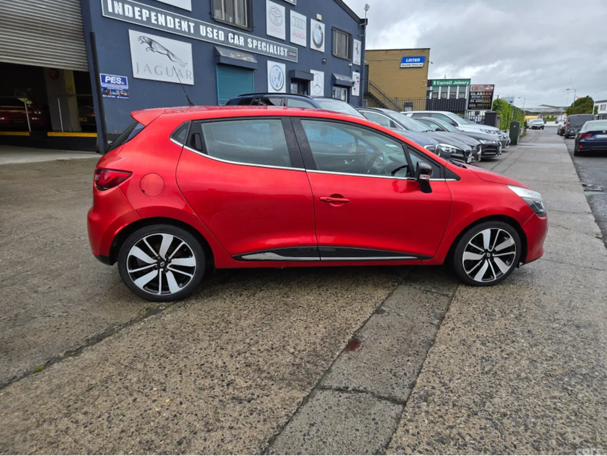Renault Clio Hatchback, Diesel, 2017, Red