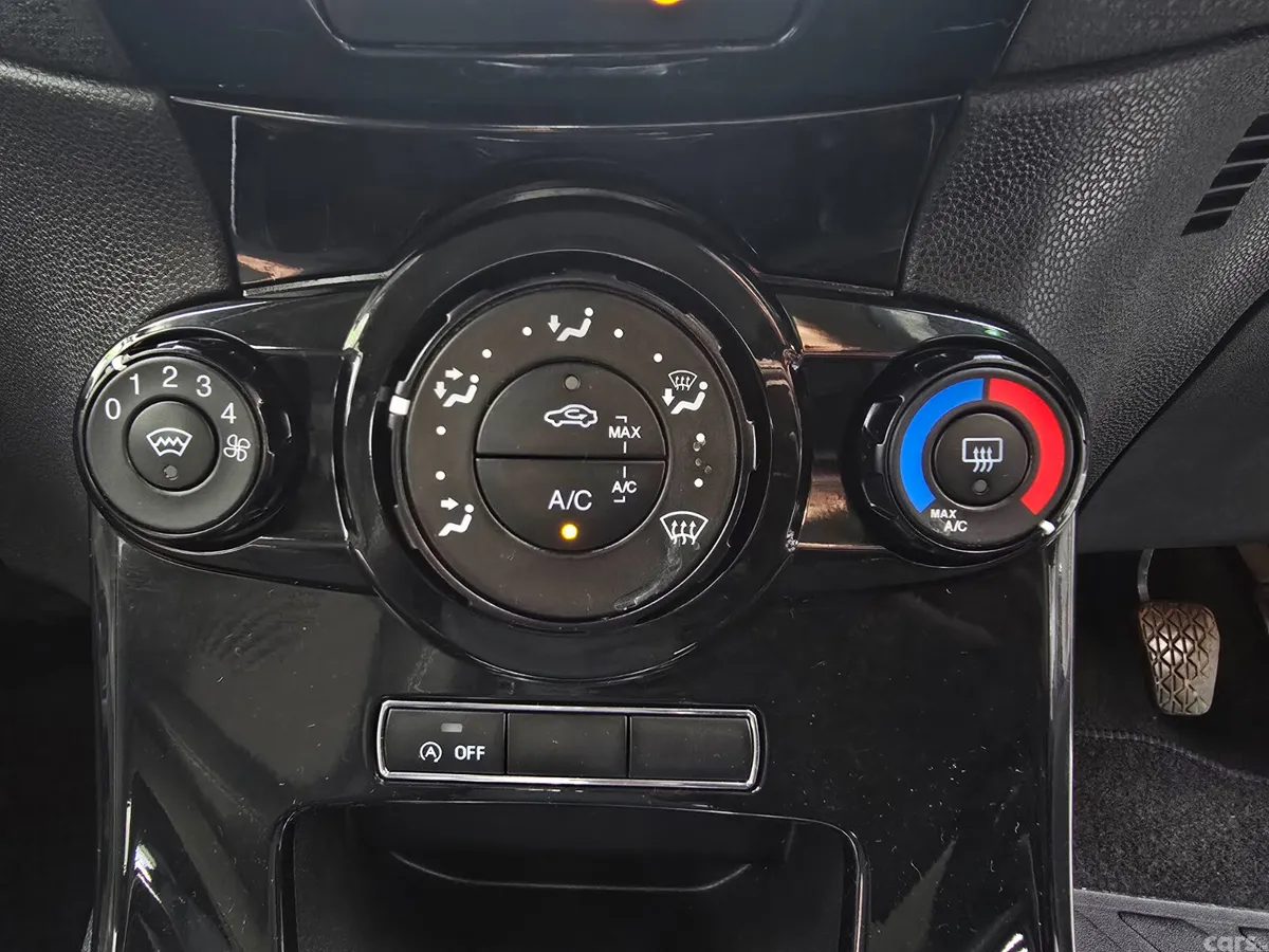 Ford Fiesta Hatchback, Petrol, 2014, Blue