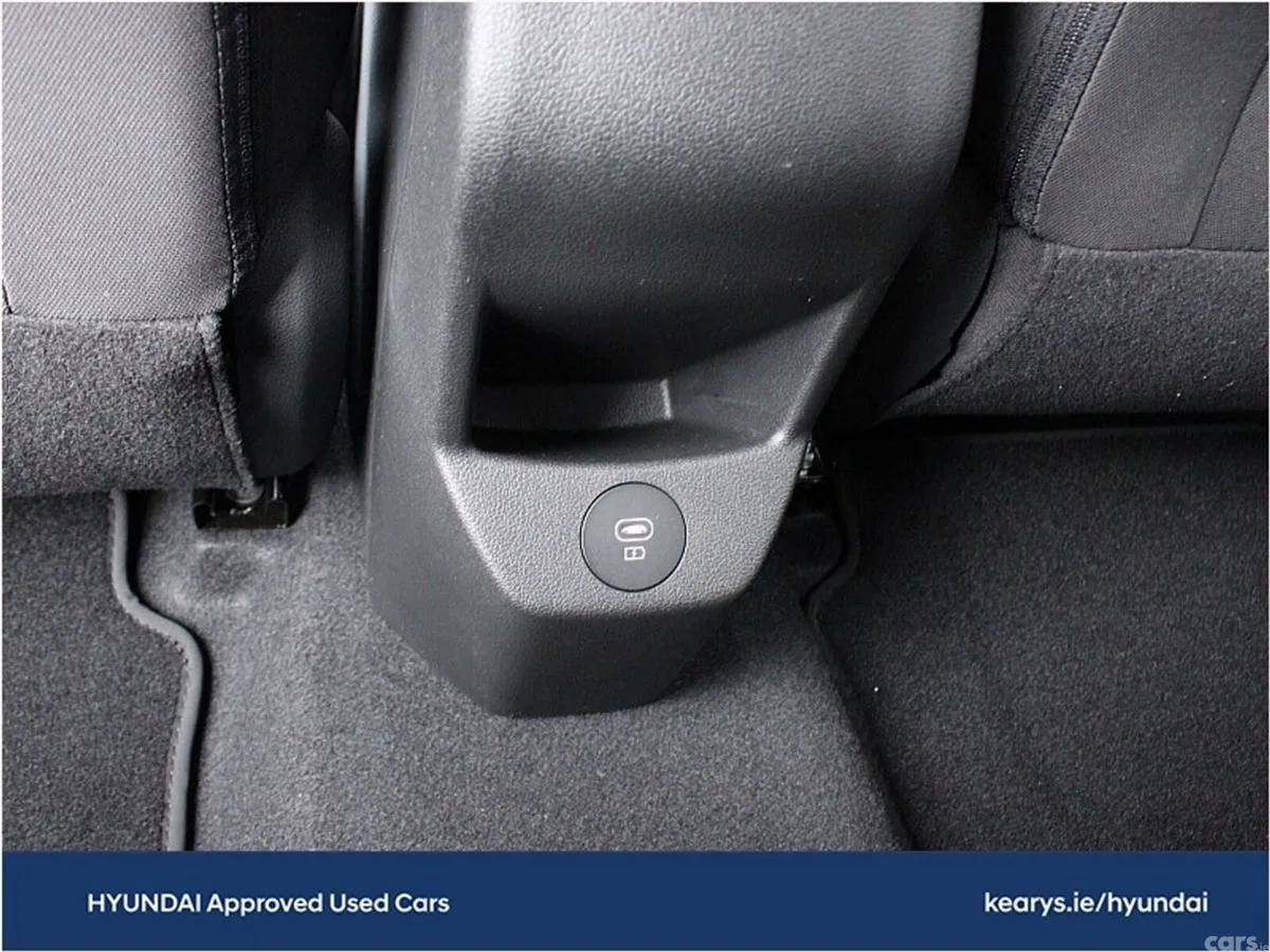 Hyundai i20 Hatchback, Petrol, 2025, White