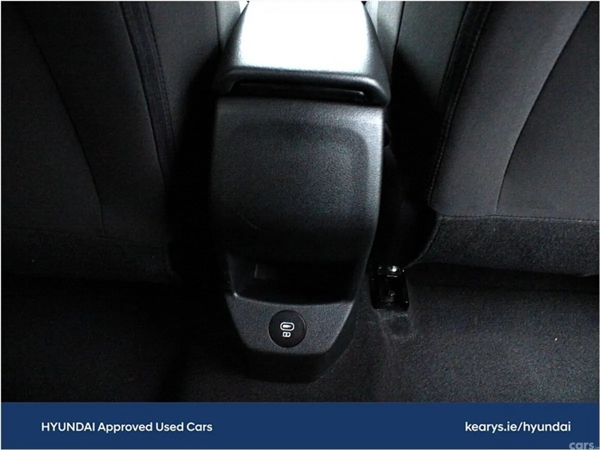 Hyundai i20 Hatchback, Petrol, 2024, Black