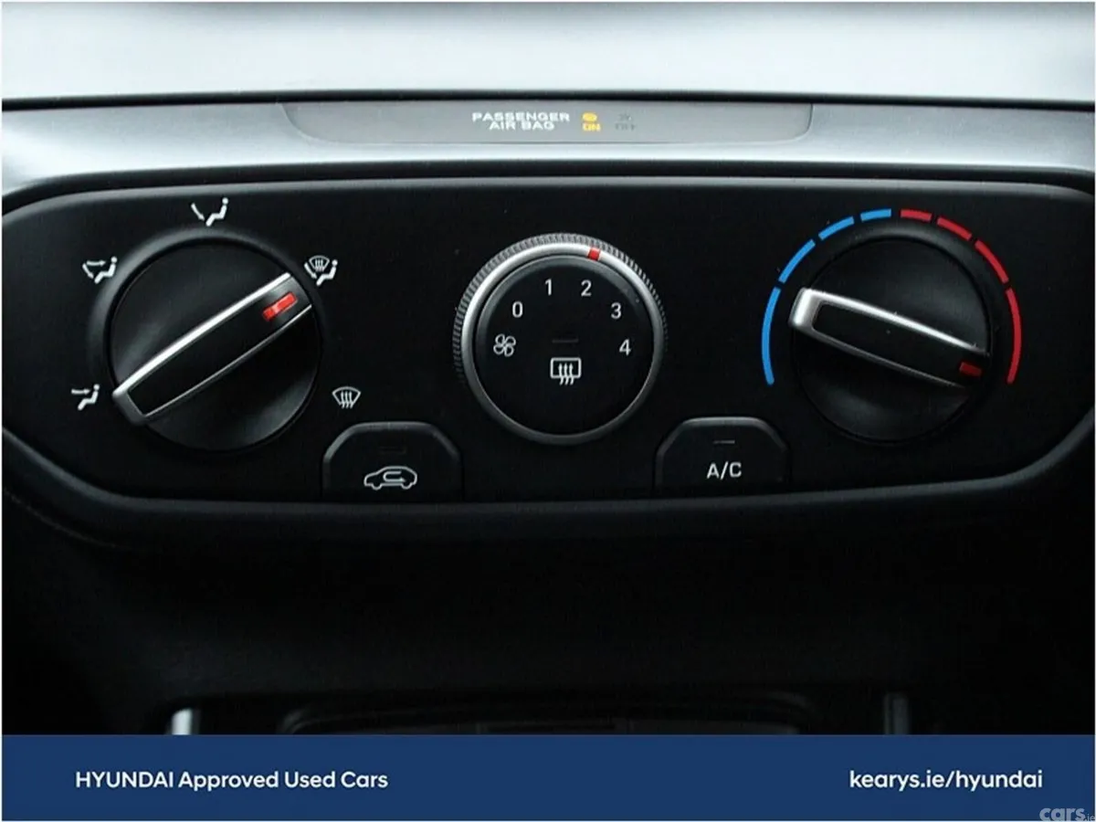 Hyundai i20 Hatchback, Petrol, 2024, Black