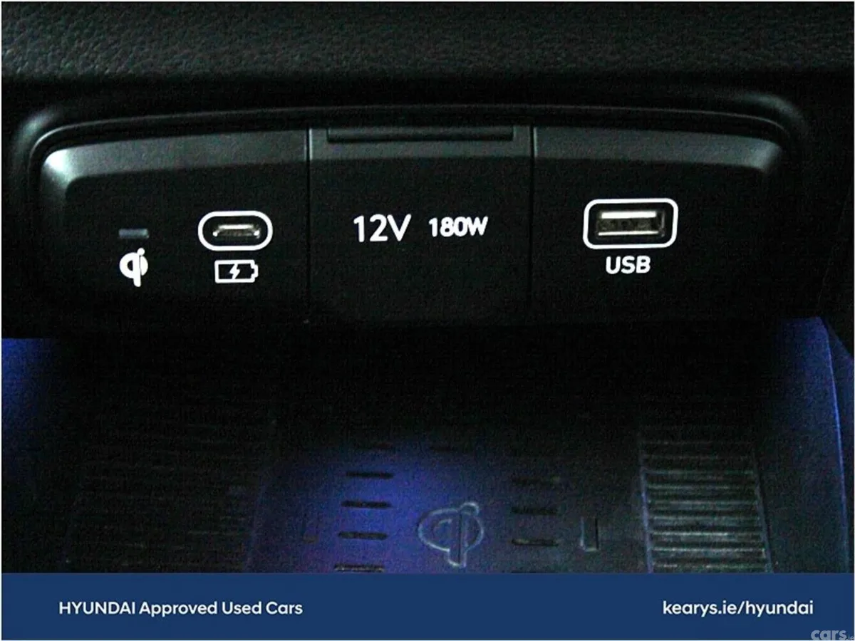 Hyundai i20 Hatchback, Petrol, 2024, Black