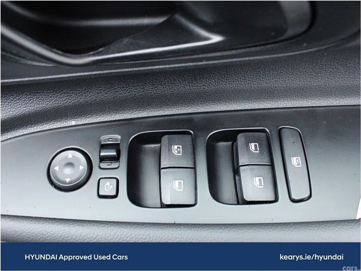Hyundai i20 Hatchback, Petrol, 2024, Black