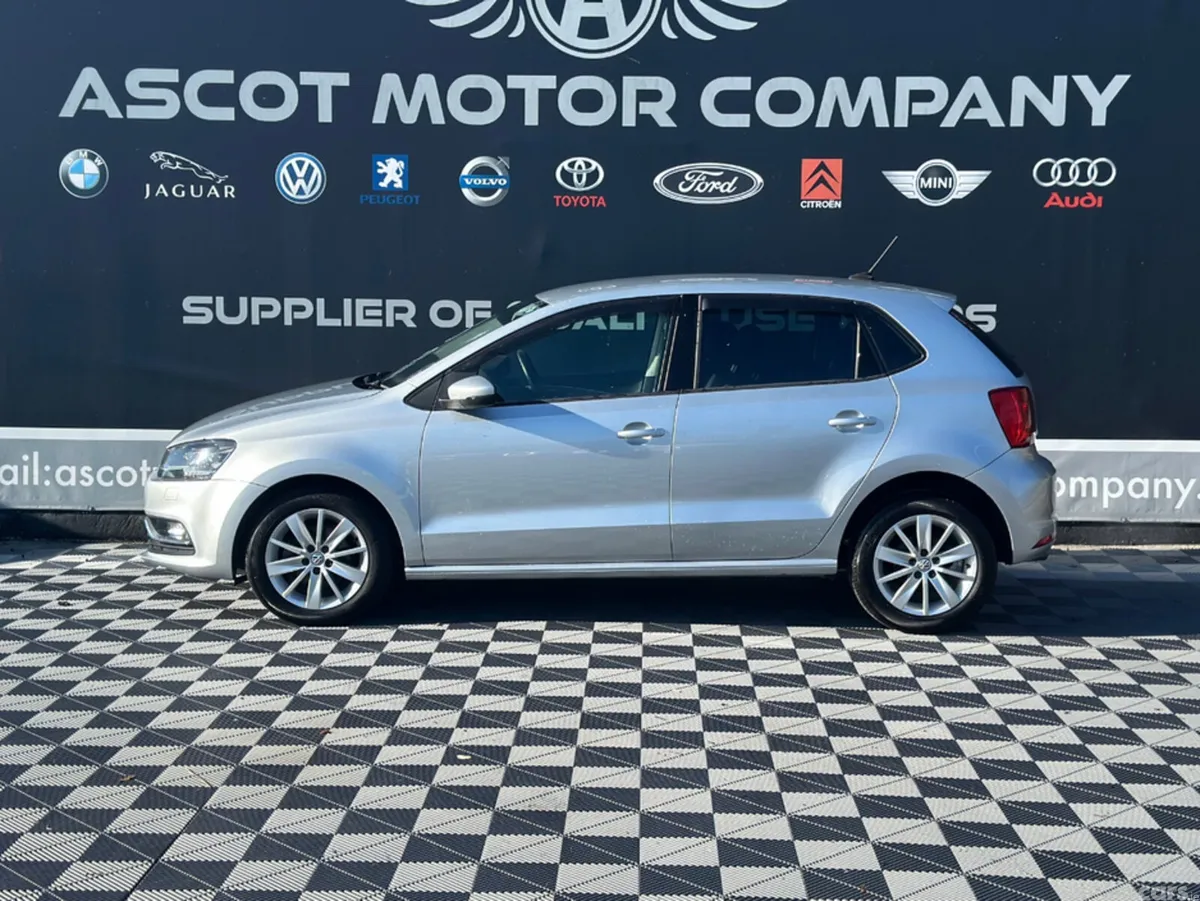 Volkswagen Polo Hatchback, Petrol, 2015, Silver
