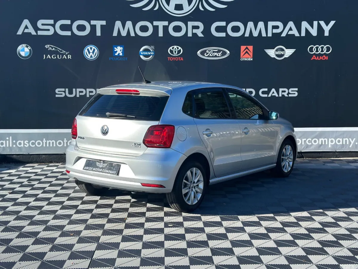 Volkswagen Polo Hatchback, Petrol, 2015, Silver