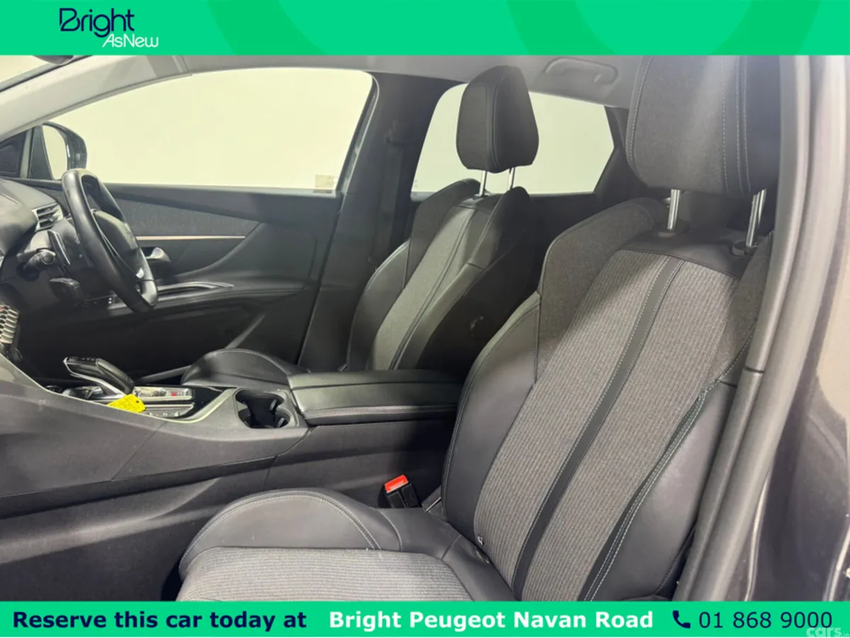 Peugeot 3008 MPV, Petrol, 2023, Grey