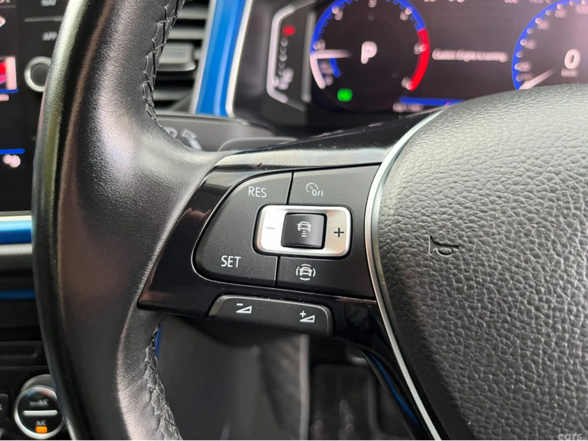 Volkswagen T-Roc SUV, Diesel, 2020, Blue