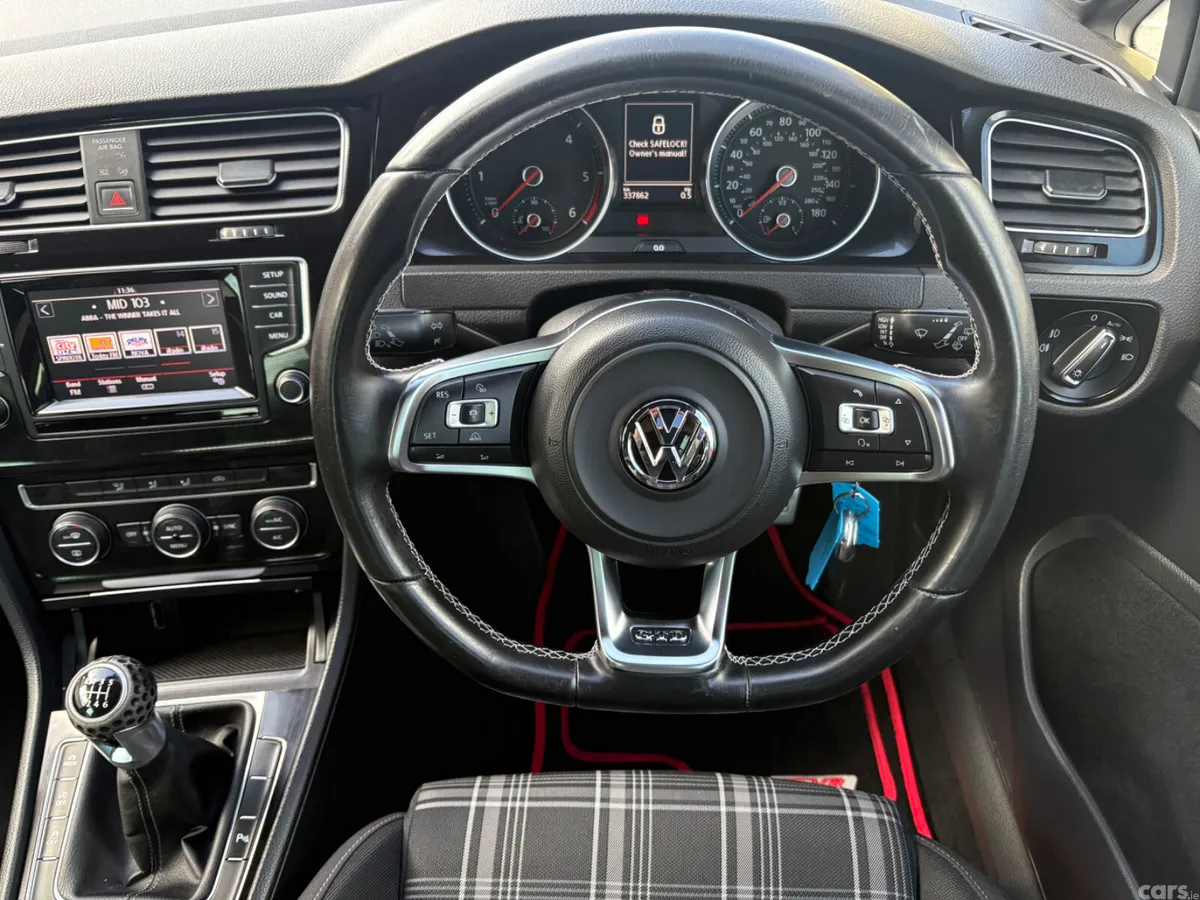 Volkswagen Golf Hatchback, Diesel, 2015, Red