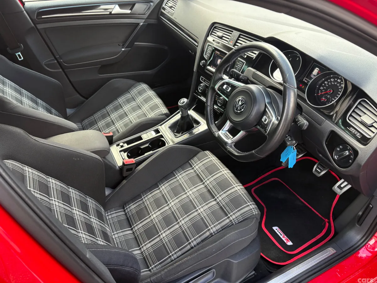 Volkswagen Golf Hatchback, Diesel, 2015, Red
