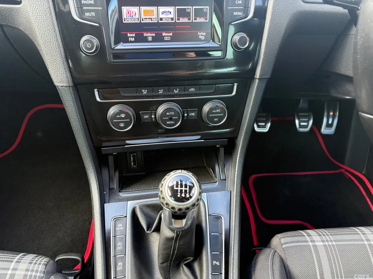 Volkswagen Golf Hatchback, Diesel, 2015, Red