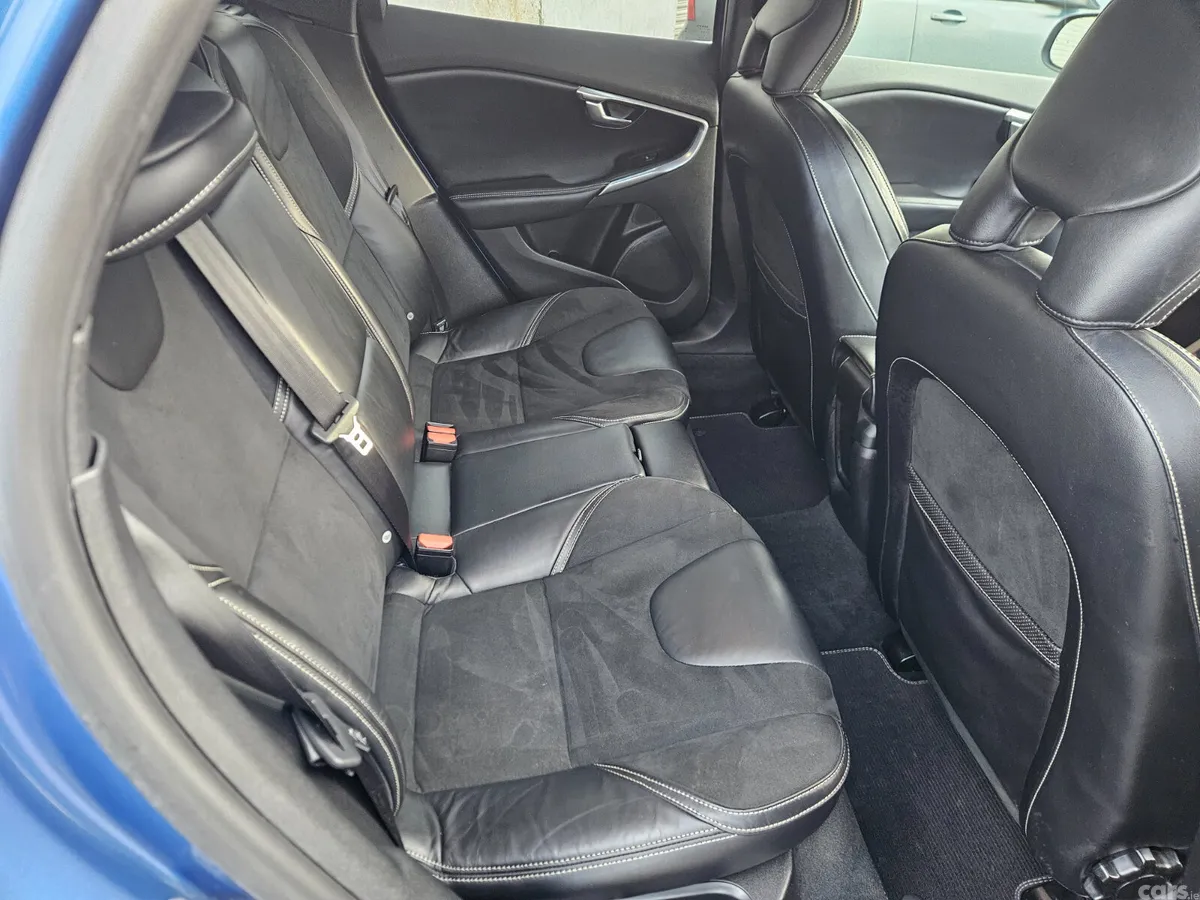 Volvo V40 Hatchback, Diesel, 2017, Blue