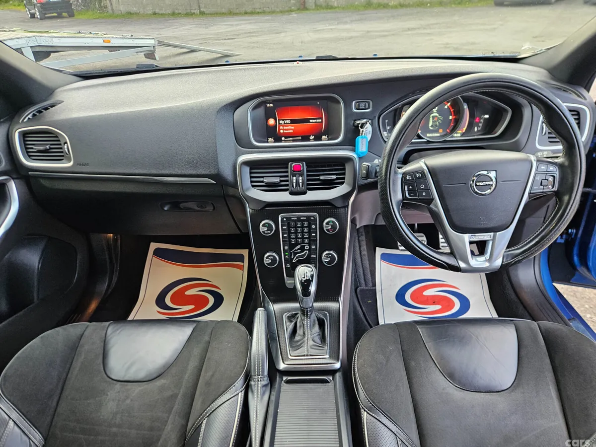 Volvo V40 Hatchback, Diesel, 2017, Blue