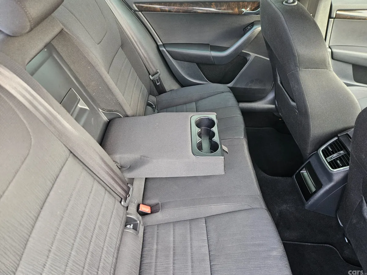 Skoda Octavia Saloon, Diesel, 2016, Grey
