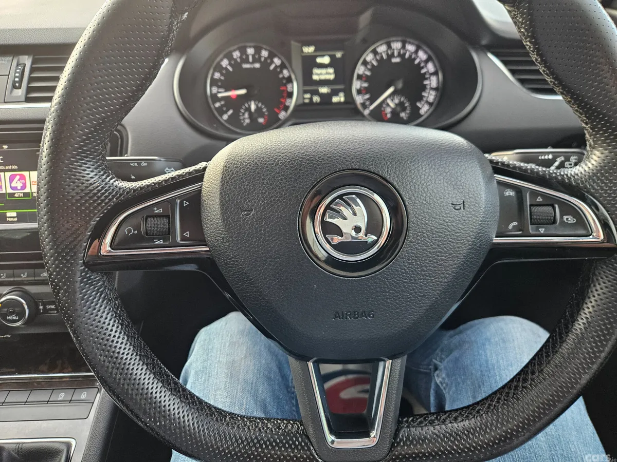 Skoda Octavia Saloon, Diesel, 2016, Grey