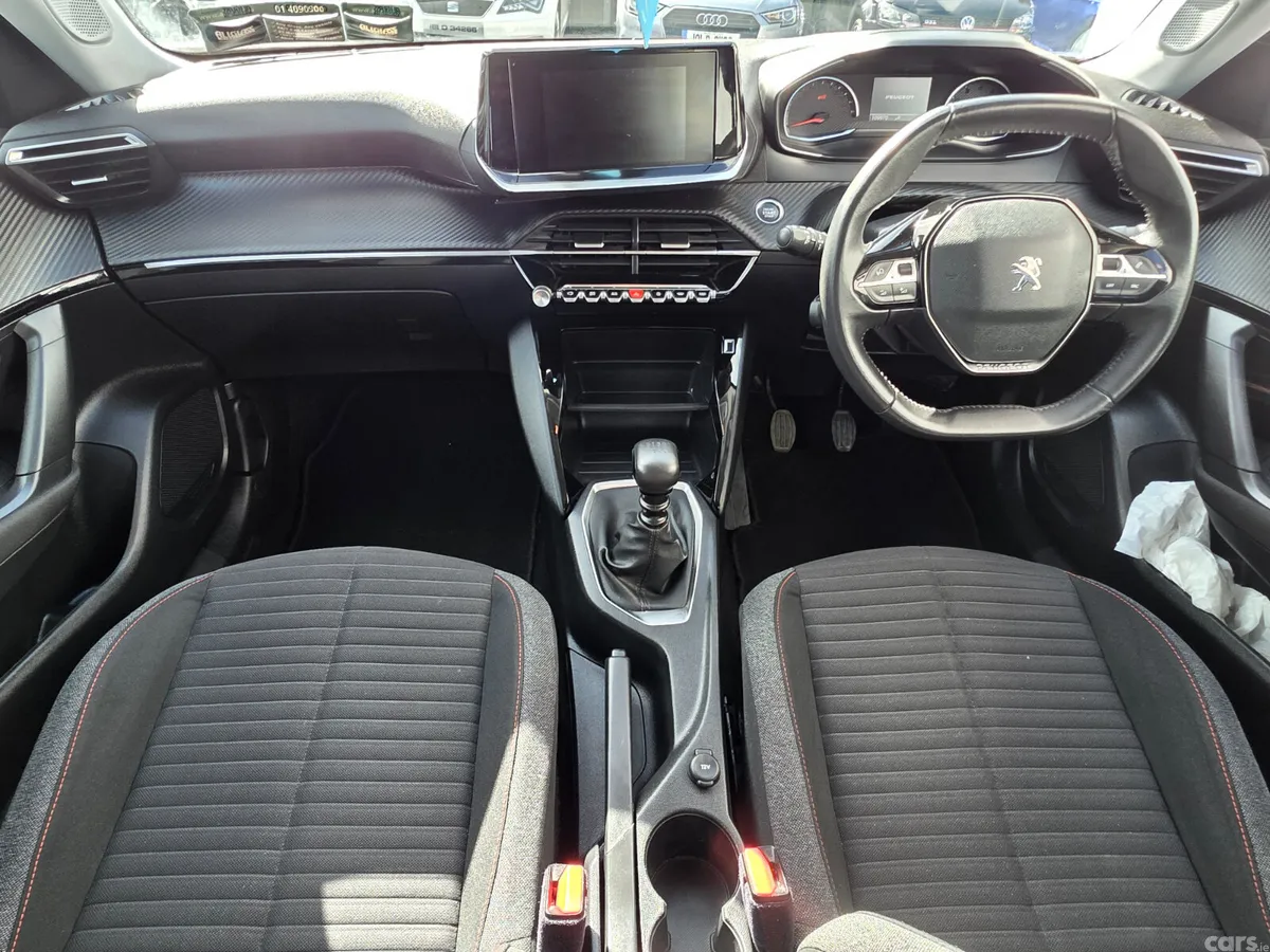 Peugeot 2008 MPV, Diesel, 2022, Grey