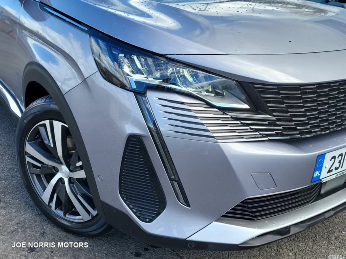 Peugeot 5008 MPV, Diesel, 2023, Grey