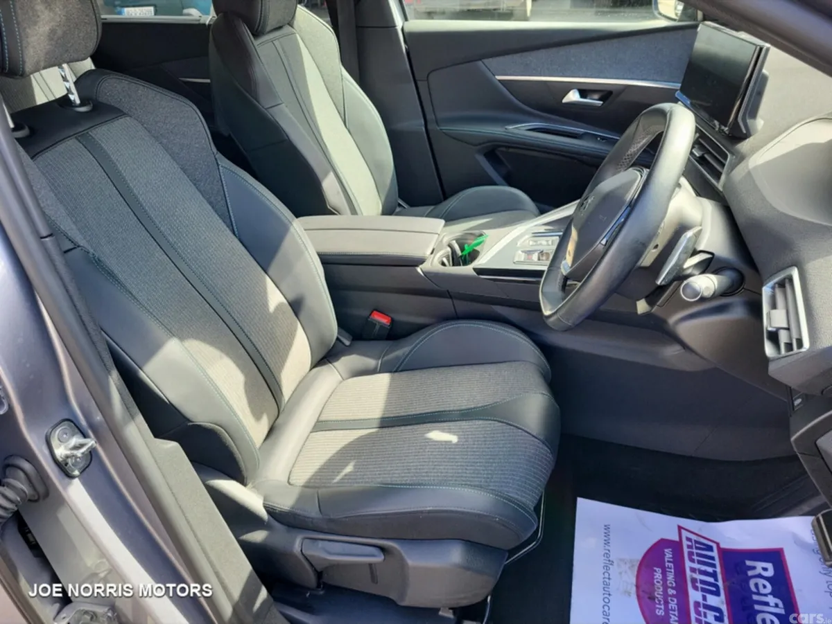 Peugeot 5008 MPV, Diesel, 2023, Grey