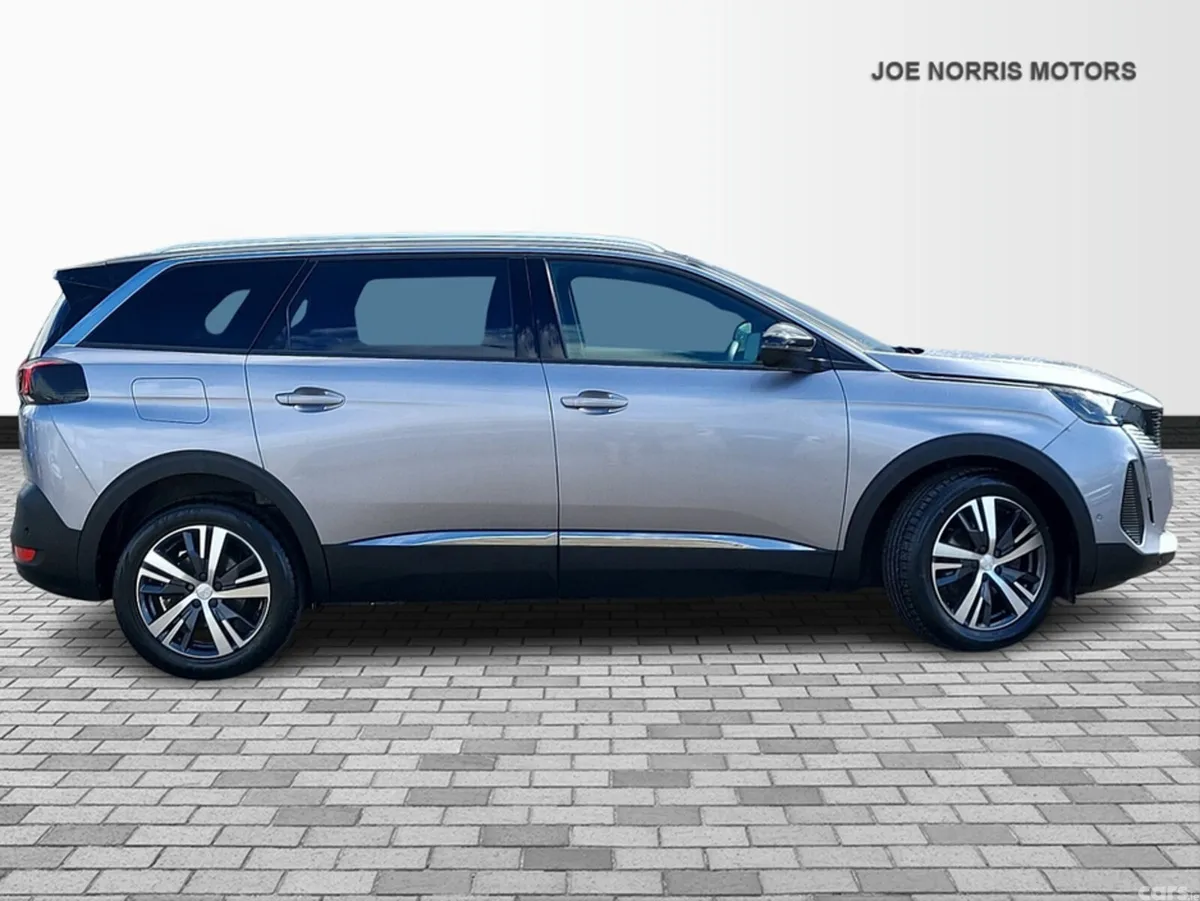 Peugeot 5008 MPV, Diesel, 2023, Grey