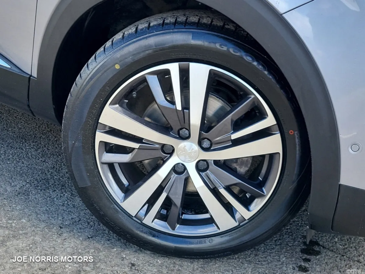 Peugeot 5008 MPV, Diesel, 2023, Grey
