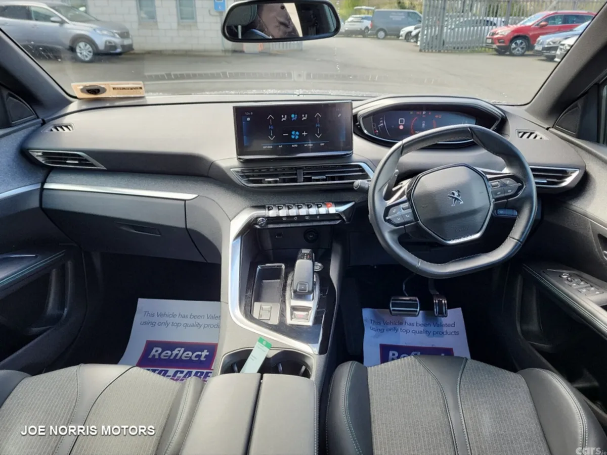 Peugeot 5008 MPV, Diesel, 2023, Grey