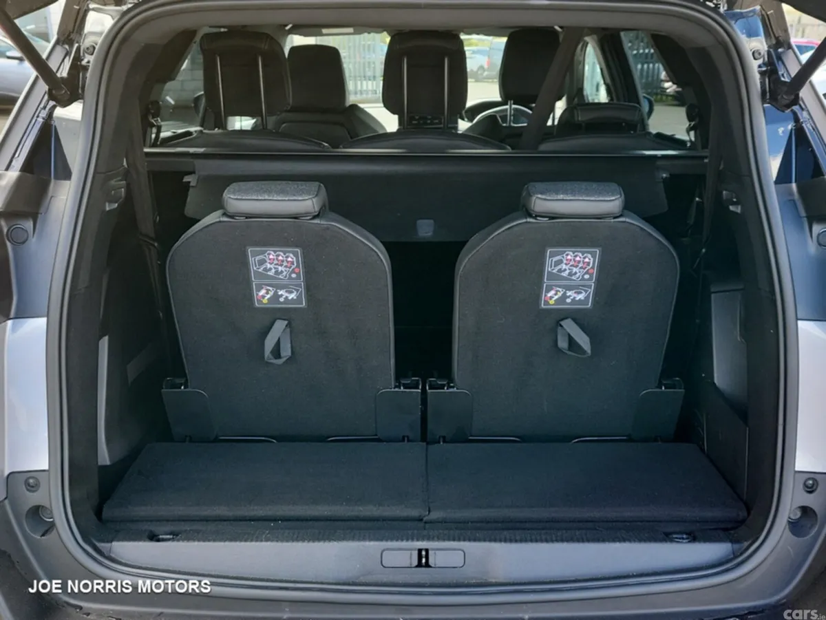 Peugeot 5008 MPV, Diesel, 2023, Grey