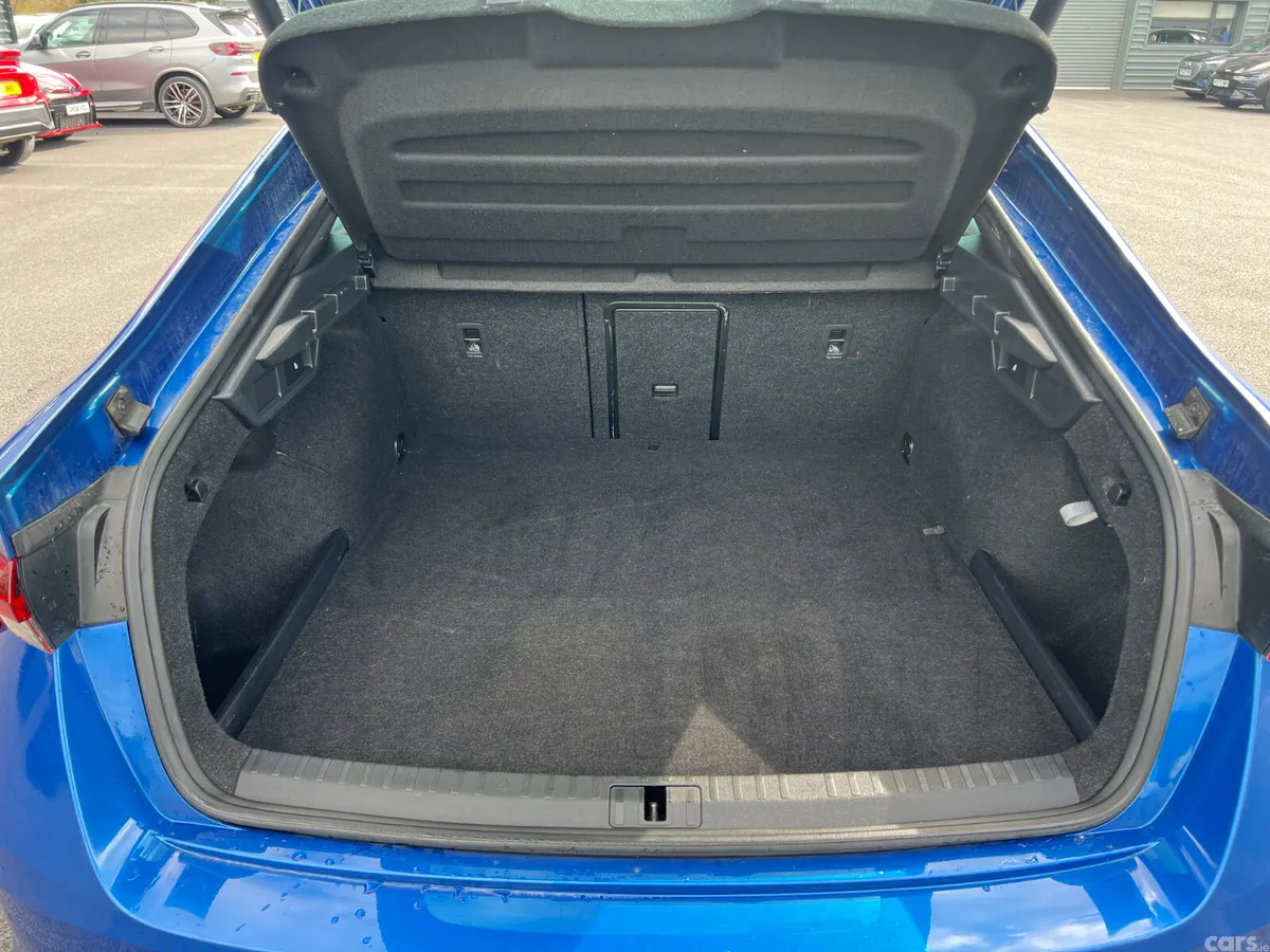 Skoda Octavia Hatchback, Petrol Plug-in Hybrid, 2021, Blue