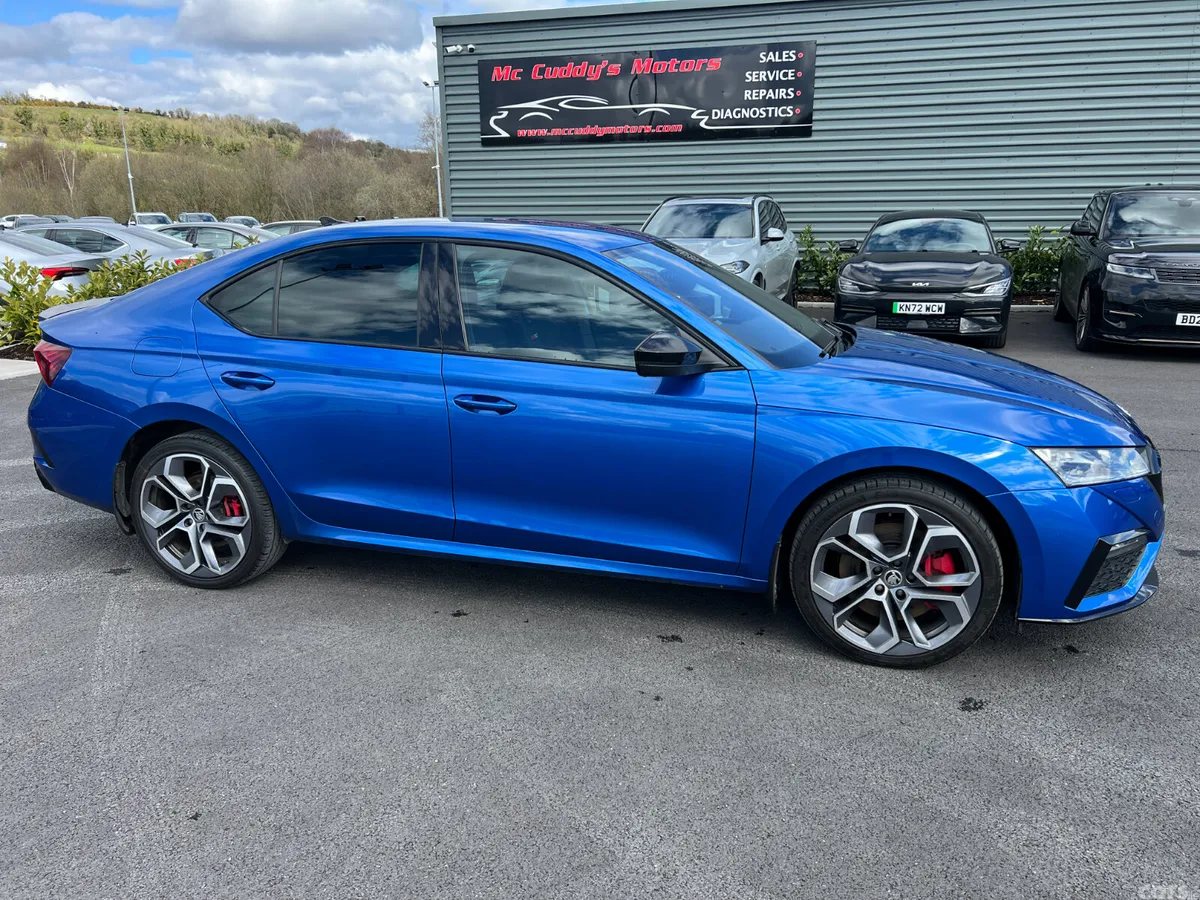Skoda Octavia Hatchback, Petrol Plug-in Hybrid, 2021, Blue