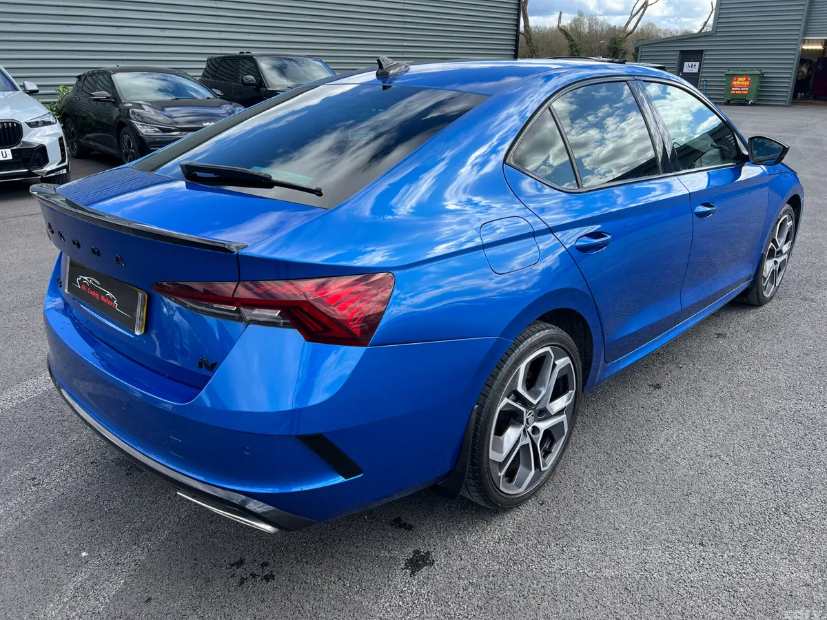 Skoda Octavia Hatchback, Petrol Plug-in Hybrid, 2021, Blue