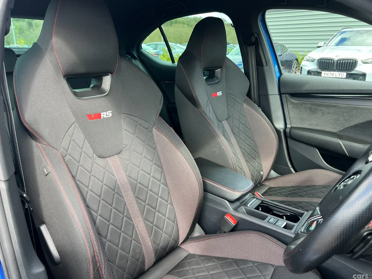 Skoda Octavia Hatchback, Petrol Plug-in Hybrid, 2021, Blue