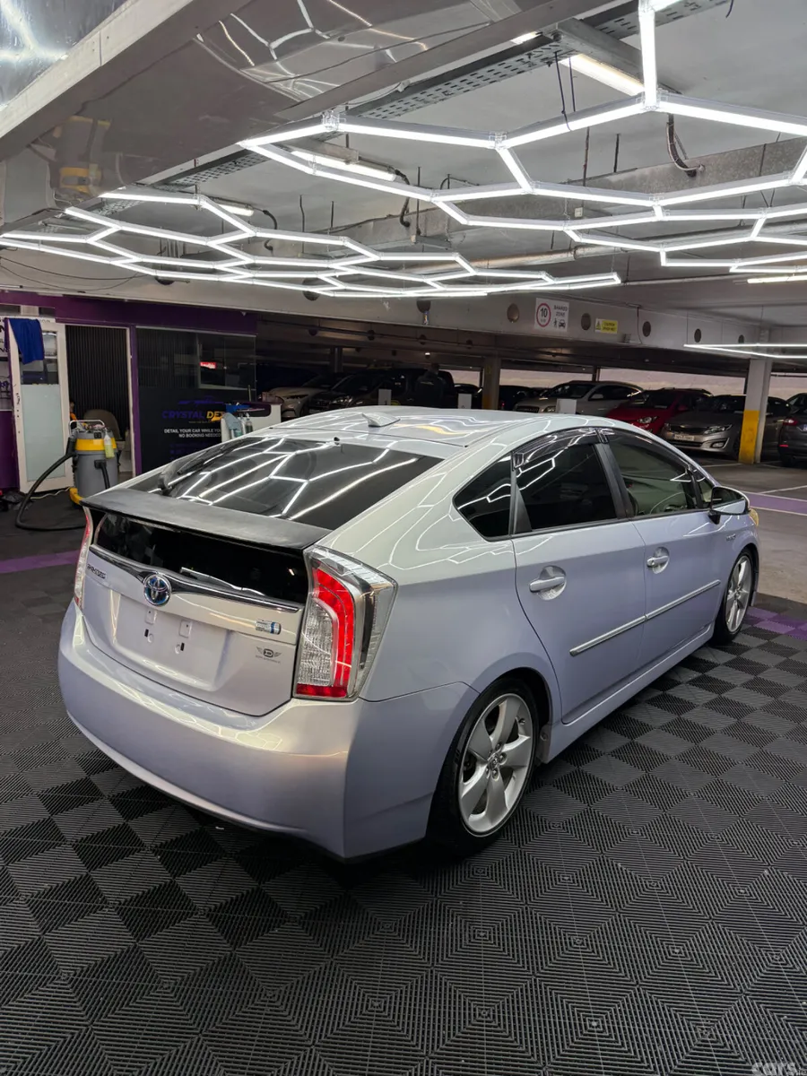 Toyota Prius Saloon, Petrol, 2013, Silver