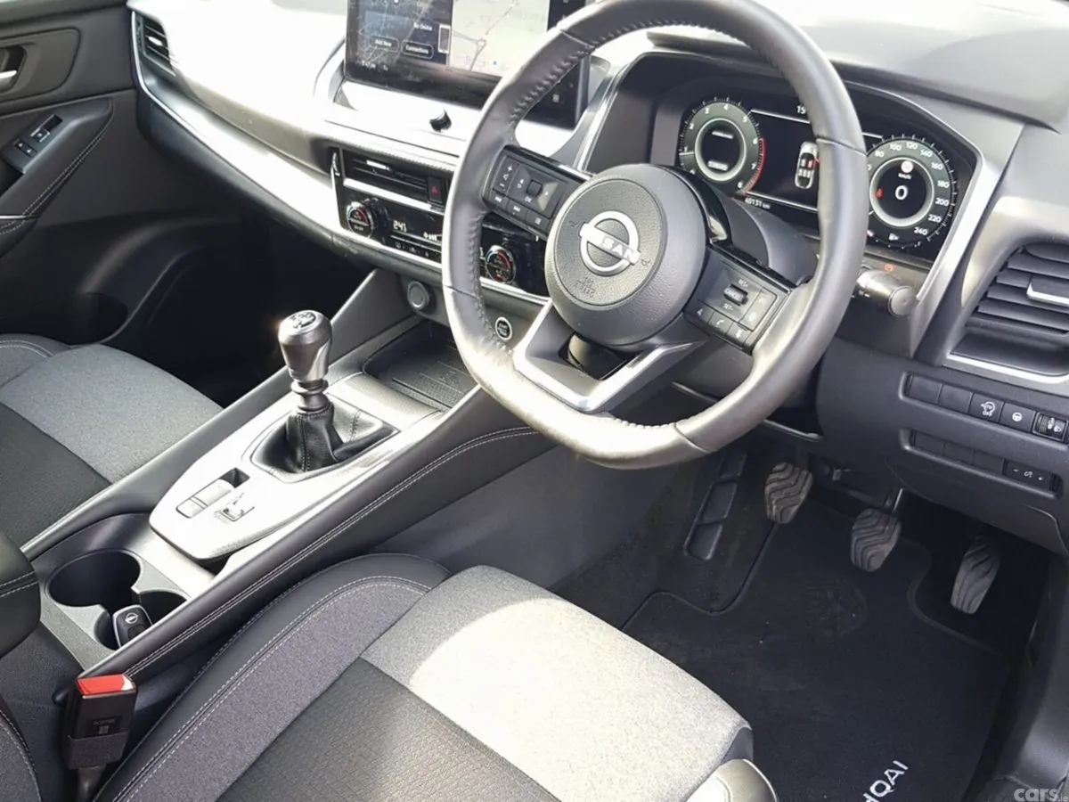 Nissan Qashqai MPV, Petrol, 2025, Red