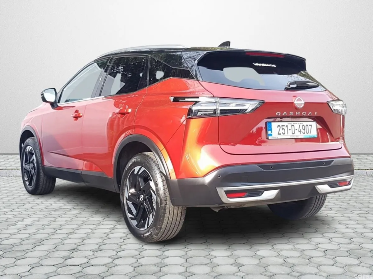 Nissan Qashqai MPV, Petrol, 2025, Red