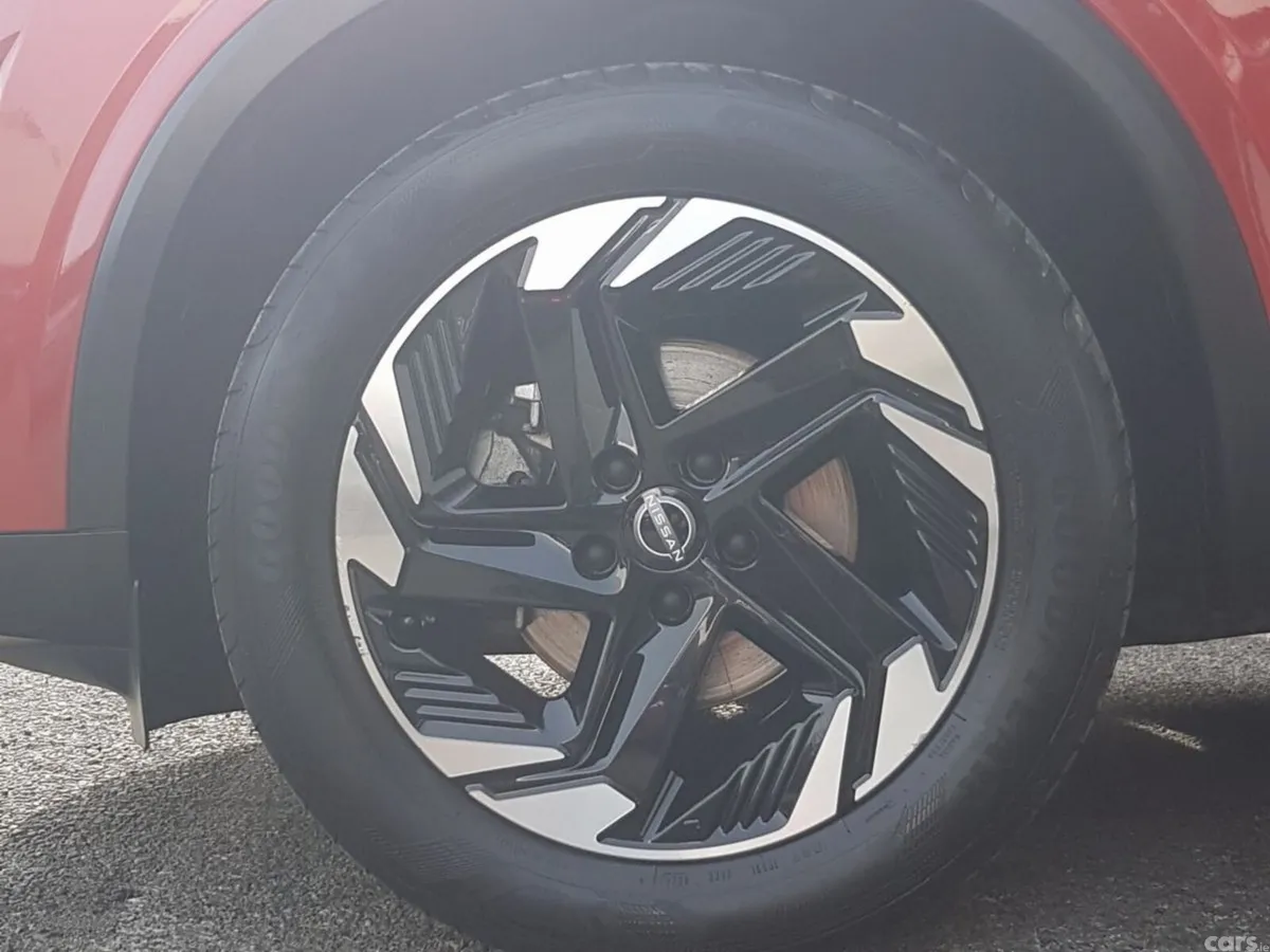 Nissan Qashqai MPV, Petrol, 2025, Red