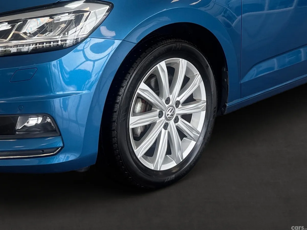 Volkswagen Touran MPV, Diesel, 2019, Blue