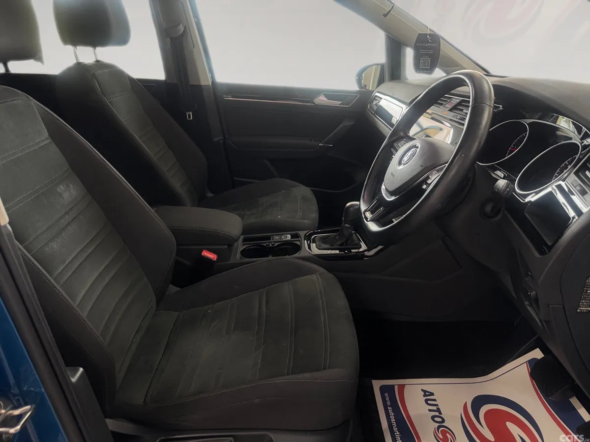 Volkswagen Touran MPV, Diesel, 2019, Blue