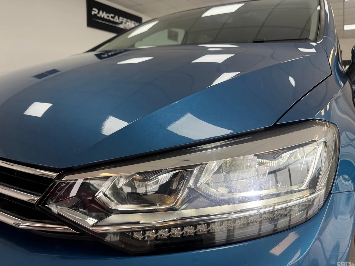 Volkswagen Touran MPV, Diesel, 2019, Blue