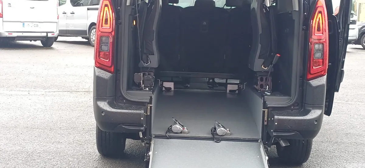 Citroen Berlingo MPV, Diesel, 2026, Black