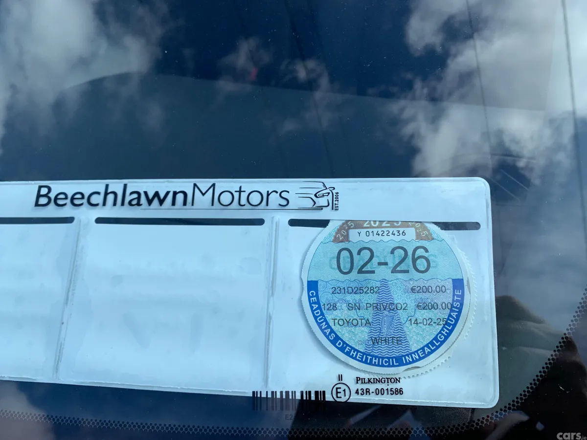 Toyota Yaris Hatchback, Petrol, 2023, White