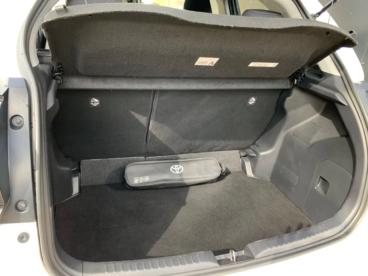 Toyota Yaris Hatchback, Petrol, 2023, White