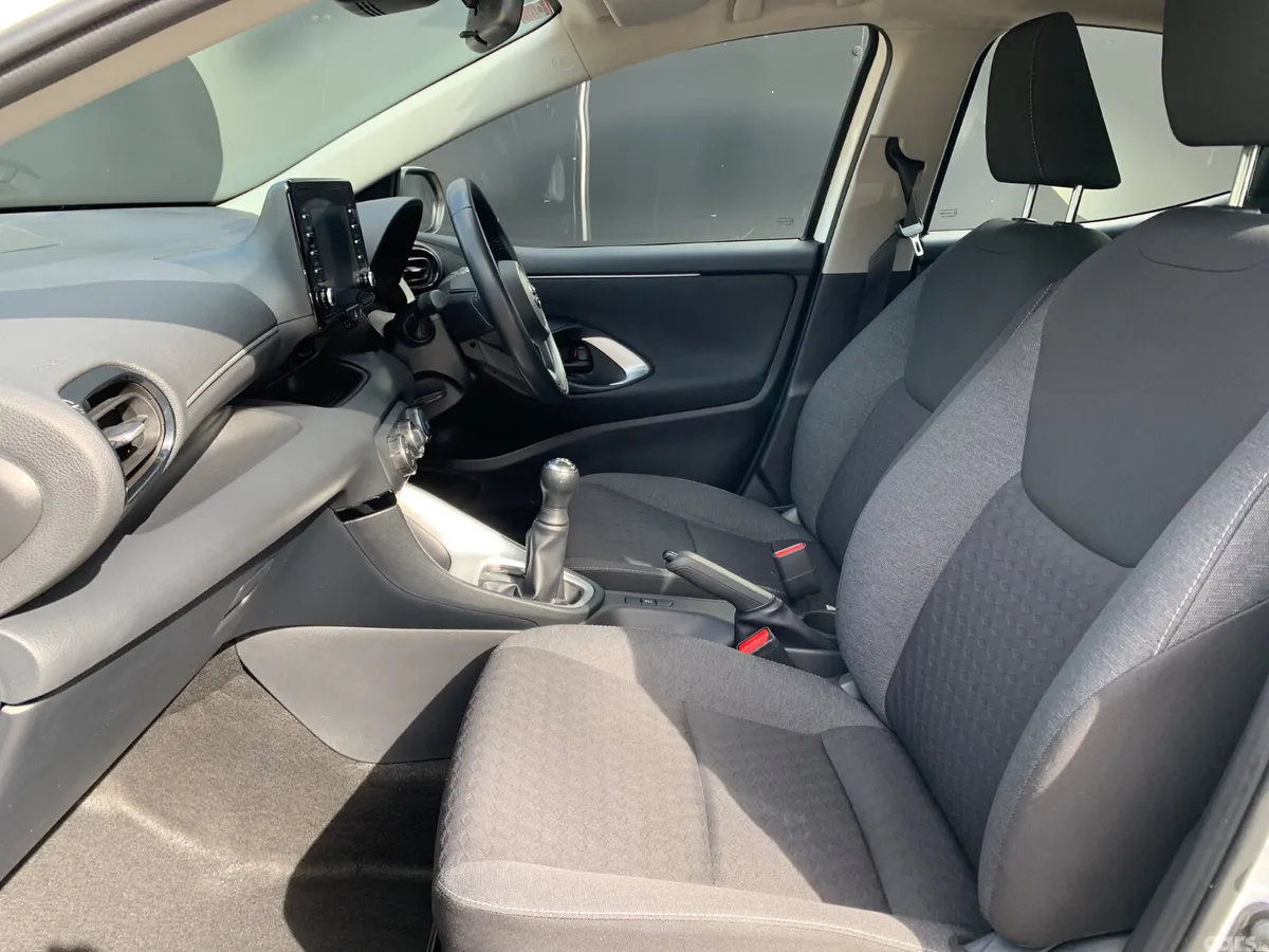 Toyota Yaris Hatchback, Petrol, 2023, White