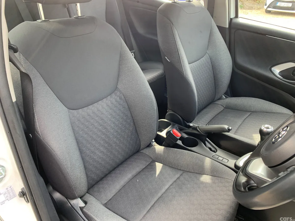 Toyota Yaris Hatchback, Petrol, 2023, White